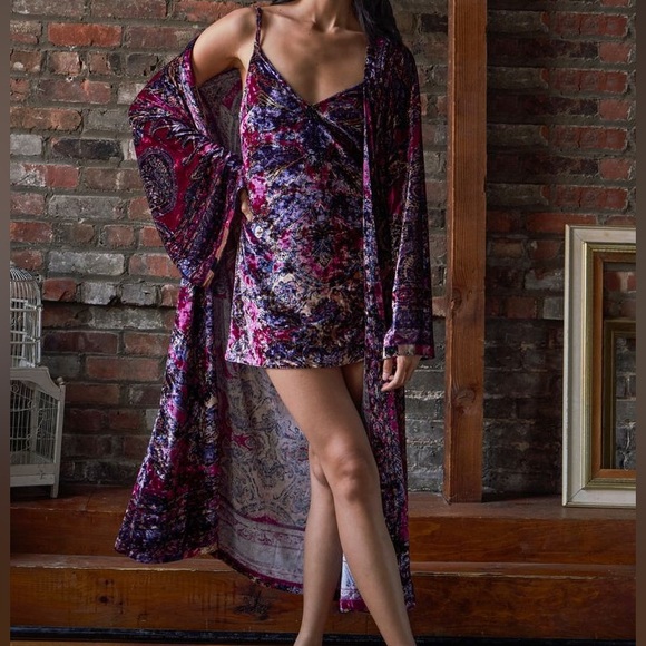 Stunning NWT Free People Enchanted Robe - Picture 5 of 6